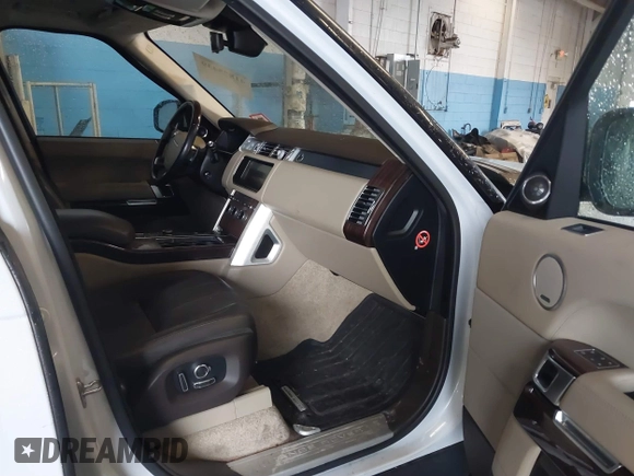 2017 Land Rover Range Rover z VIN SALGS2FEXHA359040, wystawiony jako IAAI lot #41875439 z przebiegiem 92 148 mil mil oraz . Historia ofert i sprzedaży dostępna na DreamBid. Obrazek 5.