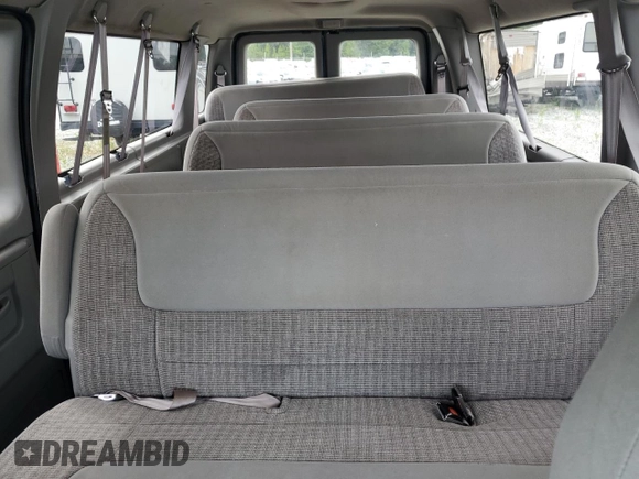 1999 Ford Econoline Passenger XL с VIN 1FBSS31S4XHC00657, выставлен на аукционе Copart как лот 58905335 с пробегом 90 323 миль миль и Списание • Salvage title. История ставок и продаж доступна на DreamBid. Изображение 10.