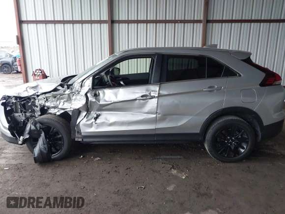 2024 Mitsubishi Eclipse Cross LE z VIN JA4ATVAA0RZ073419, wystawiony jako IAAI lot #42171208 z przebiegiem 5 606 mil mil oraz . Historia ofert i sprzedaży dostępna na DreamBid. Obrazek 14.