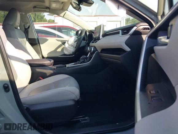 2021 Toyota RAV4 Hybrid LE with VIN JTMB6RFV3MD038562, listed as a IAAI auction lot 42576852 with 27,463 mi miles and . Bid and sale history available at DreamBid. Image 5.