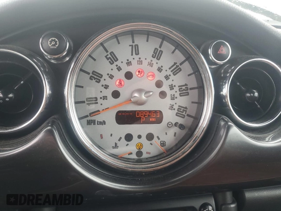 2008 MINI Convertible S z VIN WMWRH33588TL96257, wystawiony jako Copart lot #58298765 z przebiegiem 89 463 mil mil oraz Czysty tytuł • Clean title. Historia ofert i sprzedaży dostępna na DreamBid. Obrazek 9.