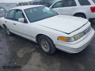 1997 Ford Crown Victoria with VIN 2FALP73W0VX139965, listed as a IAAI auction lot 41505257 with 440,301 mi miles. Bid and sale history available at carsss.com. Image 1.
