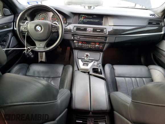 2013 BMW M5 with VIN WBSFV9C58DC772976, listed as a Copart auction lot 84523044 with 93,515 mi miles and Salvage Title. Bid and sale history available at carsss.com. Image 8.