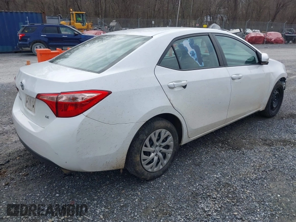 2018 Toyota Corolla L z VIN 5YFBURHE7JP840916, wystawiony jako IAAI lot #41603264 z przebiegiem 218 028 mil mil oraz . Historia ofert i sprzedaży dostępna na DreamBid. Obrazek 4.