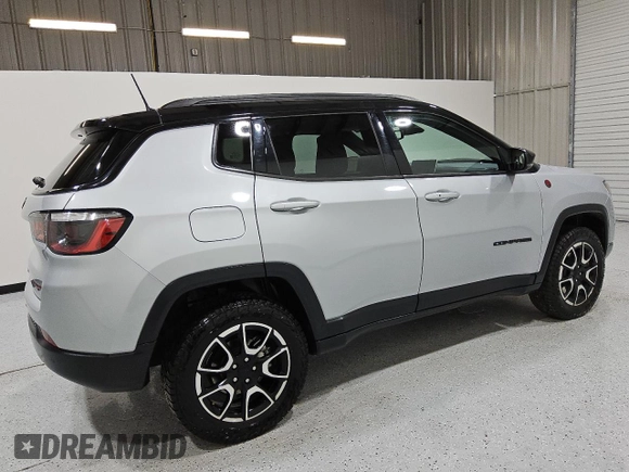 2024 Jeep Compass Trailhawk with VIN 3C4NJDDN5RT149827, listed as a Copart auction lot 55865465 with 31,565 mi miles and Clean title. Bid and sale history available at DreamBid. Image 3.