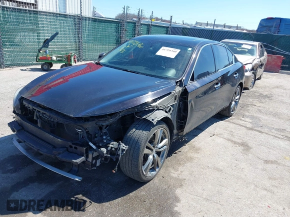 2015 Infiniti Q50 Premium z VIN JN1BV7AR2FM416586, wystawiony jako IAAI lot #41728760 z przebiegiem 138 446 mil mil oraz . Historia ofert i sprzedaży dostępna na DreamBid. Obrazek 18.