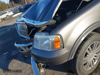 2007 Lincoln Mark LT with VIN 5LTPW16557FJ03103, listed as a IAAI auction lot 41445407 with 118,083 mi miles. Bid and sale history available at carsss.com. Image 6.