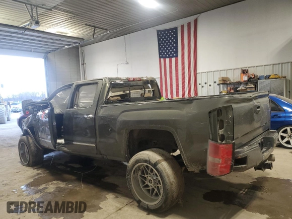 2018 GMC Sierra 2500HD Denali z VIN 1GT12UEY9JF121158, wystawiony jako Copart lot #87449504 z przebiegiem 170 506 mil mil oraz Szkoda całkowita • Salvage title. Historia ofert i sprzedaży dostępna na DreamBid. Obrazek 2.