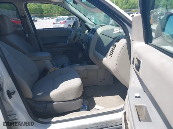 2010 Ford Escape XLT with VIN 1FMCU0D74AKC67975, listed as a IAAI auction lot 41996023 with 199,626 mi miles. Bid and sale history available at carsss.com. Image 5.