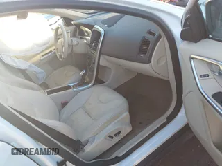 2013 Volvo XC60 3.2L z VIN YV4952DLXD2385728, wystawiony jako IAAI lot #41157089 z przebiegiem 146 146 mil mil oraz . Historia ofert i sprzedaży dostępna na DreamBid. Obrazek 5.
