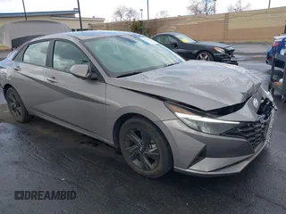 2022 Hyundai Elantra Blue z VIN KMHLM4AJ9NU031372, wystawiony jako IAAI lot #41524681 z przebiegiem 69 060 mil mil oraz . Historia ofert i sprzedaży dostępna na DreamBid. Obrazek 1.
