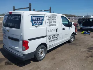 2015 Chevrolet City Express Cargo LT z VIN 3N63M0ZN8FK715445, wystawiony jako IAAI lot #42128008 z przebiegiem 130 773 mil mil oraz . Historia ofert i sprzedaży dostępna na DreamBid. Obrazek 4.
