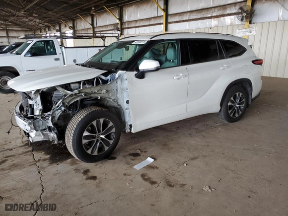 2020 Toyota Highlander XLE with VIN 5TDGZRBH3LS522022, listed as a Copart auction lot 48935615 with 71,332 mi miles and Salvage Title. Bid and sale history available at carsss.com. Image 1.