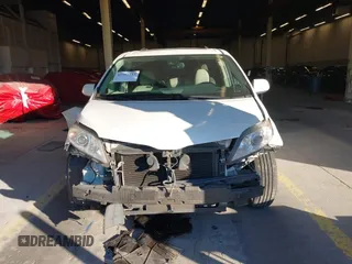 2018 Toyota Sienna XLE Auto Access Seat with VIN 5TDYZ3DC9JS907715, listed as a IAAI auction lot 41557733 with 133,270 mi miles. Bid and sale history available at carsss.com. Image 13.