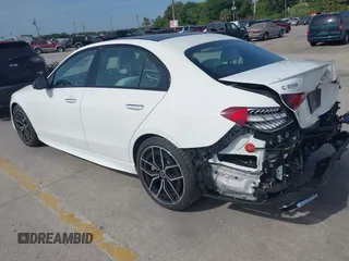 2024 Mercedes-Benz C 300 z VIN W1KAF4GB8RR227839, wystawiony jako IAAI lot #42079634 z przebiegiem 2 062 mil mil oraz . Historia ofert i sprzedaży dostępna na DreamBid. Obrazek 3.