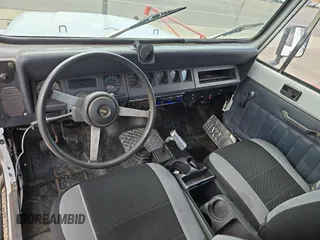 1993 Jeep Wrangler S z VIN 1J4FY19P5PP261872, wystawiony jako Copart lot #58435955 z przebiegiem 127 959 mil mil oraz Czysty tytuł • Clean title. Historia ofert i sprzedaży dostępna na DreamBid. Obrazek 9.