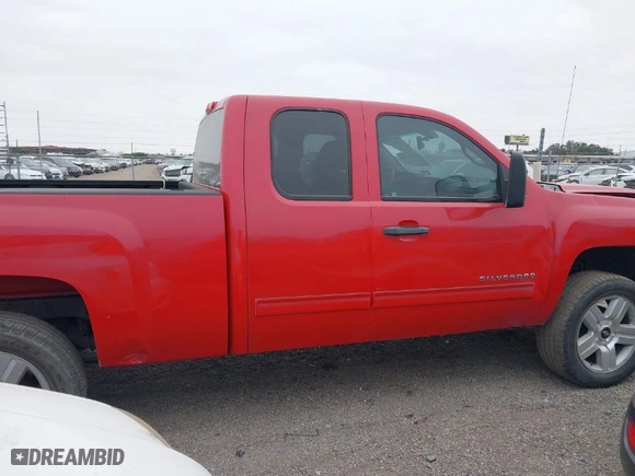 2011 Chevrolet Silverado 1500 LT with VIN 1GCRCSE04BZ375651, listed as a IAAI auction lot 41571329 with 320,878 mi miles. Bid and sale history available at carsss.com. Image 13.