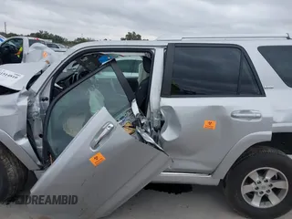 2010 Toyota 4Runner SR5 z VIN JTEZU5JR9A5011357, wystawiony jako IAAI lot #41514810 z przebiegiem Nie podano mil oraz . Historia ofert i sprzedaży dostępna na DreamBid. Obrazek 14.