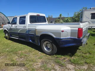 1996 Ford F-350 with VIN 1FTJW35F8TEB52441, listed as a Copart auction lot 48917765 with 271,664 mi miles and Clean title. Bid and sale history available at DreamBid. Image 3.