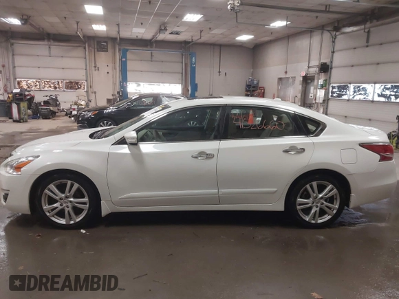 2015 Nissan Altima SL with VIN 1N4BL3AP3FC144071, listed as a IAAI auction lot 41526660 with 204,142 mi miles and . Bid and sale history available at carsss.com. Image 14.