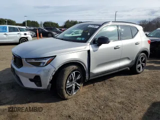 2024 Volvo XC40 Core Bright Theme с VIN YV4L12UK8R2336950, выставлен на аукционе Copart как лот 49054795 с пробегом 25 842 миль миль и Чистый • Clean title. История ставок и продаж доступна на DreamBid. Изображение 1.
