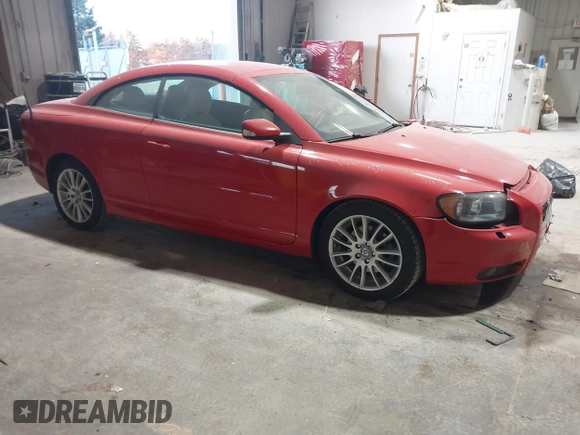 2007 Volvo C70 with VIN YV1MC68207J023648, listed as a IAAI auction lot 41281499 with 116,845 mi miles. Bid and sale history available at carsss.com. Image 1.