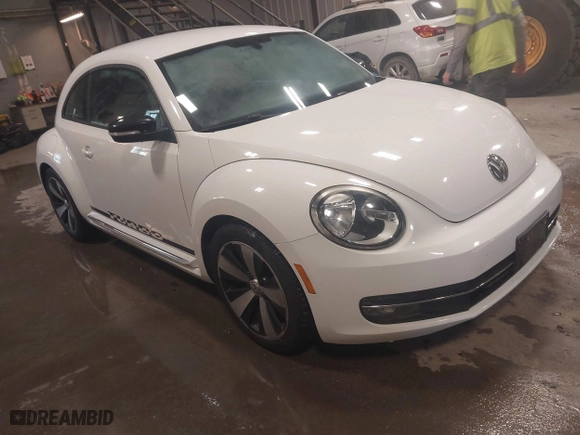2012 Volkswagen Beetle 2.0T Turbo PZEV with VIN 3VWVA7AT4CM603293, listed as a IAAI auction lot 41633664 with 91,410 mi miles. Bid and sale history available at carsss.com. Image 1.