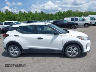 2022 Nissan Kicks S z VIN 3N1CP5BV3NL503498, wystawiony jako IAAI lot #42203907 z przebiegiem 30 139 mil mil oraz . Historia ofert i sprzedaży dostępna na DreamBid. Obrazek 13.