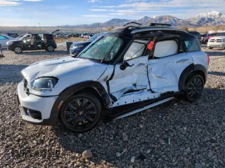 2020 MINI Countryman Oxford Edition with VIN WMZYW3C08L3M26925, listed as a Copart auction lot 81140074 with 0 mi miles and Salvage Title. Bid and sale history available at carsss.com. Image 1.