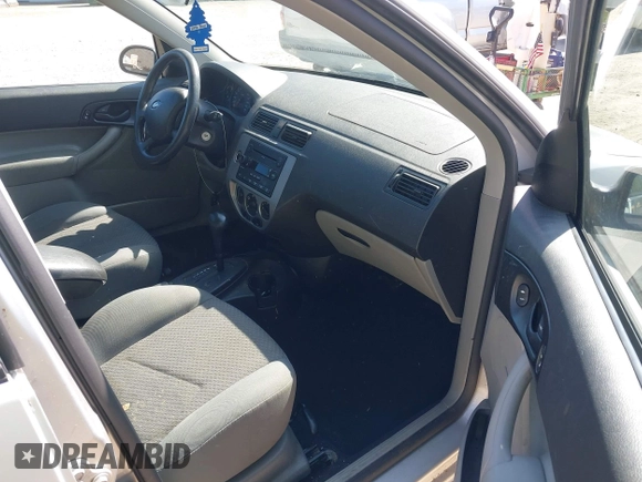 2005 Ford Focus S with VIN 3FAFP37N25R117732, listed as a IAAI auction lot 42078394 with 177,924 mi miles and . Bid and sale history available at carsss.com. Image 5.