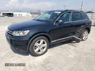 2012 Volkswagen Touareg Lux z VIN WVGEF9BP5CD012012, wystawiony jako Copart lot #55455625 z przebiegiem Nie podano mil oraz Szkoda całkowita • Salvage title. Historia ofert i sprzedaży dostępna na DreamBid. Obrazek 1.
