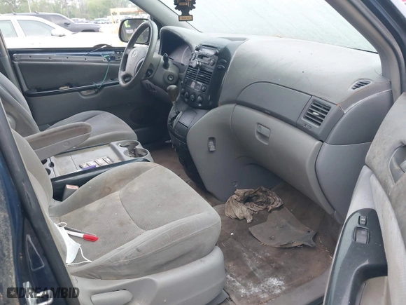 2004 Toyota Sienna CE with VIN 5TDZA23C04S085432, listed as a IAAI auction lot 41957426 with 273,480 mi miles. Bid and sale history available at carsss.com. Image 5.