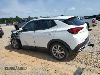2021 Buick Encore GX Select z VIN KL4MMDSL1MB080983, wystawiony jako Copart lot #57167195 z przebiegiem Nie podano mil oraz Szkoda całkowita • Salvage title. Historia ofert i sprzedaży dostępna na DreamBid. Obrazek 2.