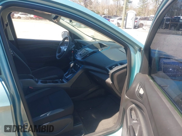 2013 Ford Escape S with VIN 1FMCU0F78DUA70572, listed as a IAAI auction lot 41880136 with 204,249 mi miles. Bid and sale history available at carsss.com. Image 5.