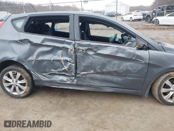 2013 Hyundai Accent SE with VIN KMHCU5AE1DU091931, listed as a IAAI auction lot 41783034 with 72,732 mi miles. Bid and sale history available at carsss.com. Image 6.