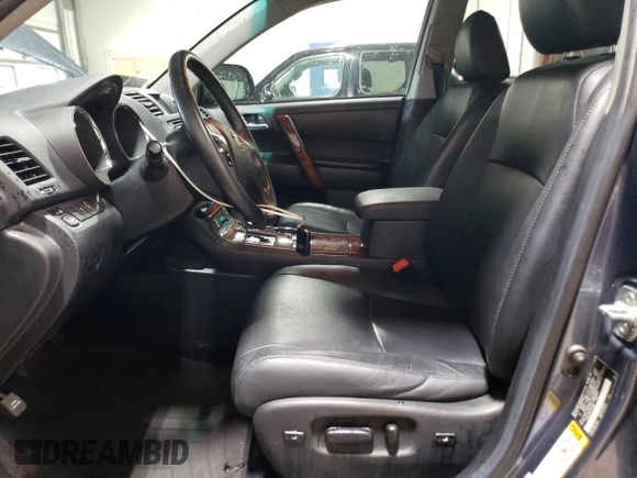 2013 Toyota Highlander Limited z VIN 5TDDK3EH1DS188364, wystawiony jako Copart lot #61165575 z przebiegiem 188 388 mil mil oraz Szkoda całkowita • Salvage title. Historia ofert i sprzedaży dostępna na DreamBid. Obrazek 7.