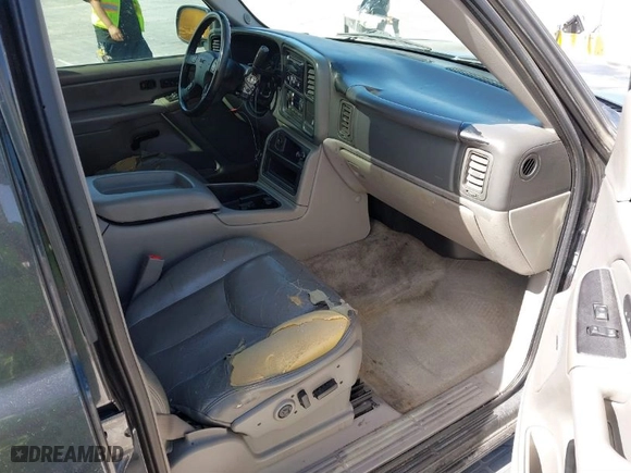 2005 GMC Yukon SLT with VIN 1GKEC13T25J178152, listed as a IAAI auction lot 41685936 with 226,765 mi miles. Bid and sale history available at carsss.com. Image 5.