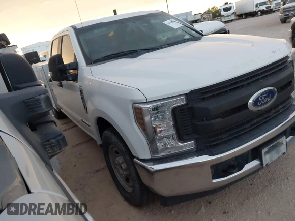 2018 Ford F-350 XL z VIN 1FT7W3AT3JEC82534, wystawiony jako IAAI lot #42365679 z przebiegiem 172 022 mil mil oraz . Historia ofert i sprzedaży dostępna na DreamBid. Obrazek 1.