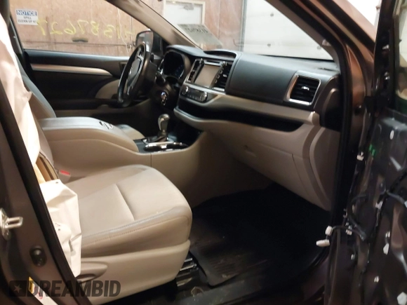 2019 Toyota Highlander LE with VIN 5TDBZRFH7KS922457, listed as a IAAI auction lot 41387627 with 36,963 mi miles and . Bid and sale history available at DreamBid. Image 5.