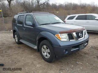 2005 Nissan Pathfinder LE with VIN 5N1AR18WX5C767882, listed as a IAAI auction lot 41867115 with 216,147 mi miles. Bid and sale history available at carsss.com. Image 1.