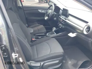 2023 Kia Forte LXS z VIN 3KPF24ADXPE608509, wystawiony jako IAAI lot #42257038 z przebiegiem 19 283 mil mil oraz . Historia ofert i sprzedaży dostępna na DreamBid. Obrazek 5.