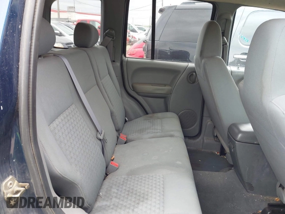 2005 Jeep Liberty Sport with VIN 1J4GK48K05W500812, listed as a IAAI auction lot 41832180 with 138,254 mi miles. Bid and sale history available at carsss.com. Image 8.