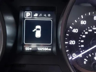 2017 Hyundai Santa Fe 2.4L z VIN 5XYZU3LB8HG421397, wystawiony jako IAAI lot #41961915 z przebiegiem 102 594 mil mil oraz . Historia ofert i sprzedaży dostępna na DreamBid. Obrazek 15.