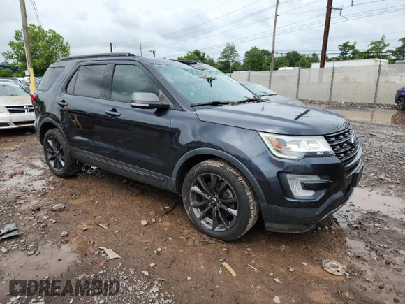 2017 Ford Explorer XLT z VIN 1FM5K8D85HGC44398, wystawiony jako Copart lot #62710735 z przebiegiem 66 978 mil mil oraz Szkoda całkowita • Salvage title. Historia ofert i sprzedaży dostępna na DreamBid. Obrazek 4.