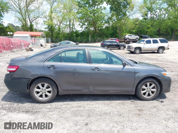 2011 Toyota Camry LE z VIN 4T4BF3EK3BR200855, wystawiony jako IAAI lot #42134686 z przebiegiem 248 776 mil mil oraz . Historia ofert i sprzedaży dostępna na DreamBid. Obrazek 13.