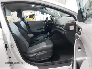 2020 Hyundai Ioniq SEL z VIN KMHC85LC9LU209366, wystawiony jako IAAI lot #41248182 z przebiegiem 120 121 mil mil oraz . Historia ofert i sprzedaży dostępna na DreamBid. Obrazek 5.
