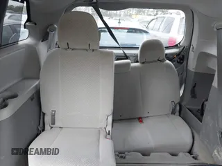 2014 Toyota Sienna LE AAS z VIN 5TDKK3DC5ES506503, wystawiony jako IAAI lot #42076671 z przebiegiem 320 016 mil mil oraz . Historia ofert i sprzedaży dostępna na DreamBid. Obrazek 20.