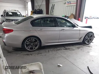 2020 BMW 5 Series M550i xDrive z VIN WBAJS7C07LCD85532, wystawiony jako IAAI lot #41518071 z przebiegiem 57 645 mil mil oraz . Historia ofert i sprzedaży dostępna na DreamBid. Obrazek 13.