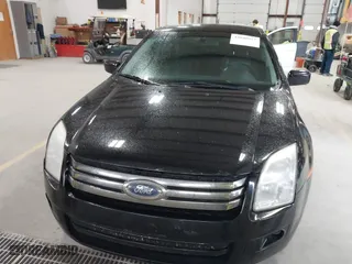 2007 Ford Fusion SE with VIN 3FAHP07Z97R275689, listed as a IAAI auction lot 42040917 with 183,886 mi miles. Bid and sale history available at carsss.com. Image 12.