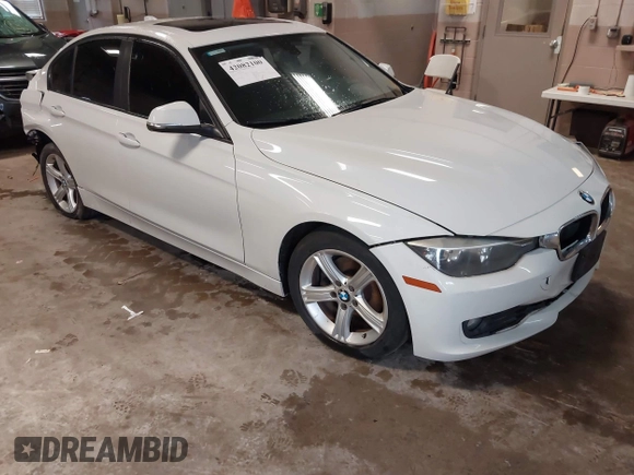 2014 BMW 3 Series 320i xDrive with VIN WBA3C3C52EPV90601, listed as a IAAI auction lot 42082100 with 1 mi miles. Bid and sale history available at carsss.com. Image 1.